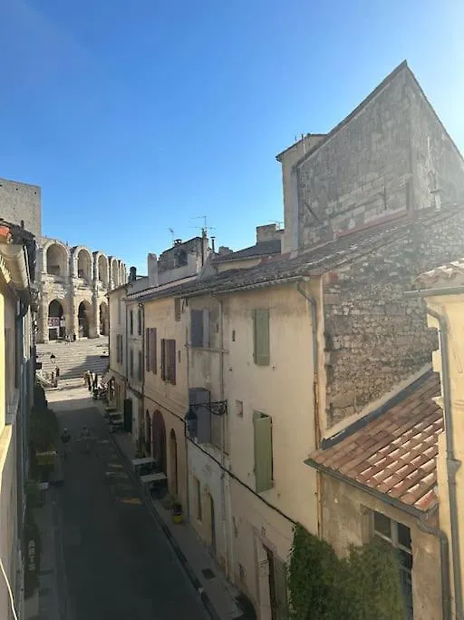 Apartment Charmant Studio Au Pied Des Arenes De Arles France
